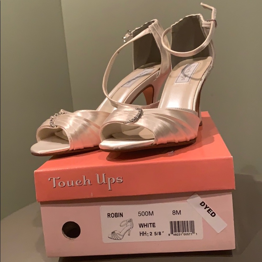 Touch Ups Robin white dyeable peep toe shoe 8M